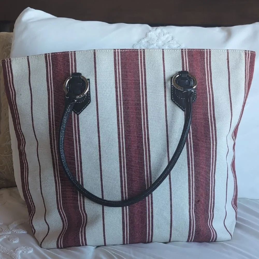 Banana Republic XL Striped Red & Cream Canvas Tote Bag w Black Leather Handles - Picture 9 of 17